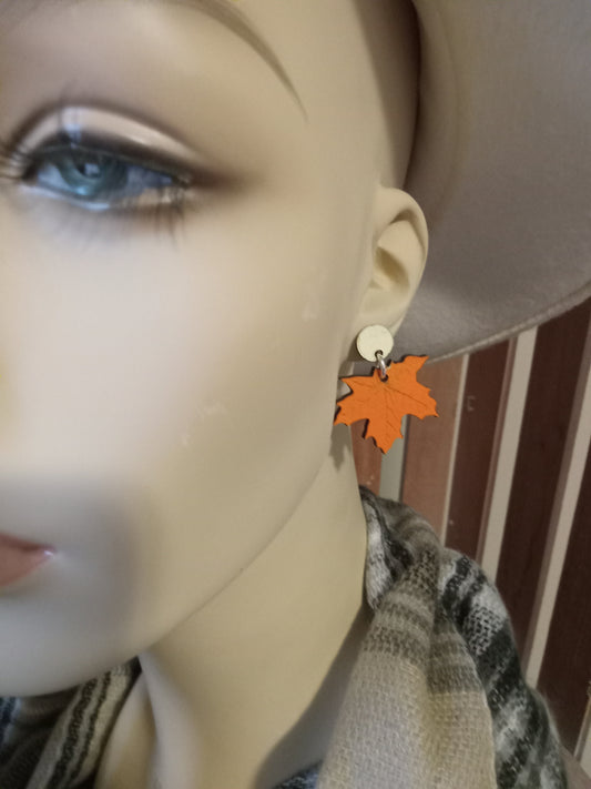 Maple leaf post style earring