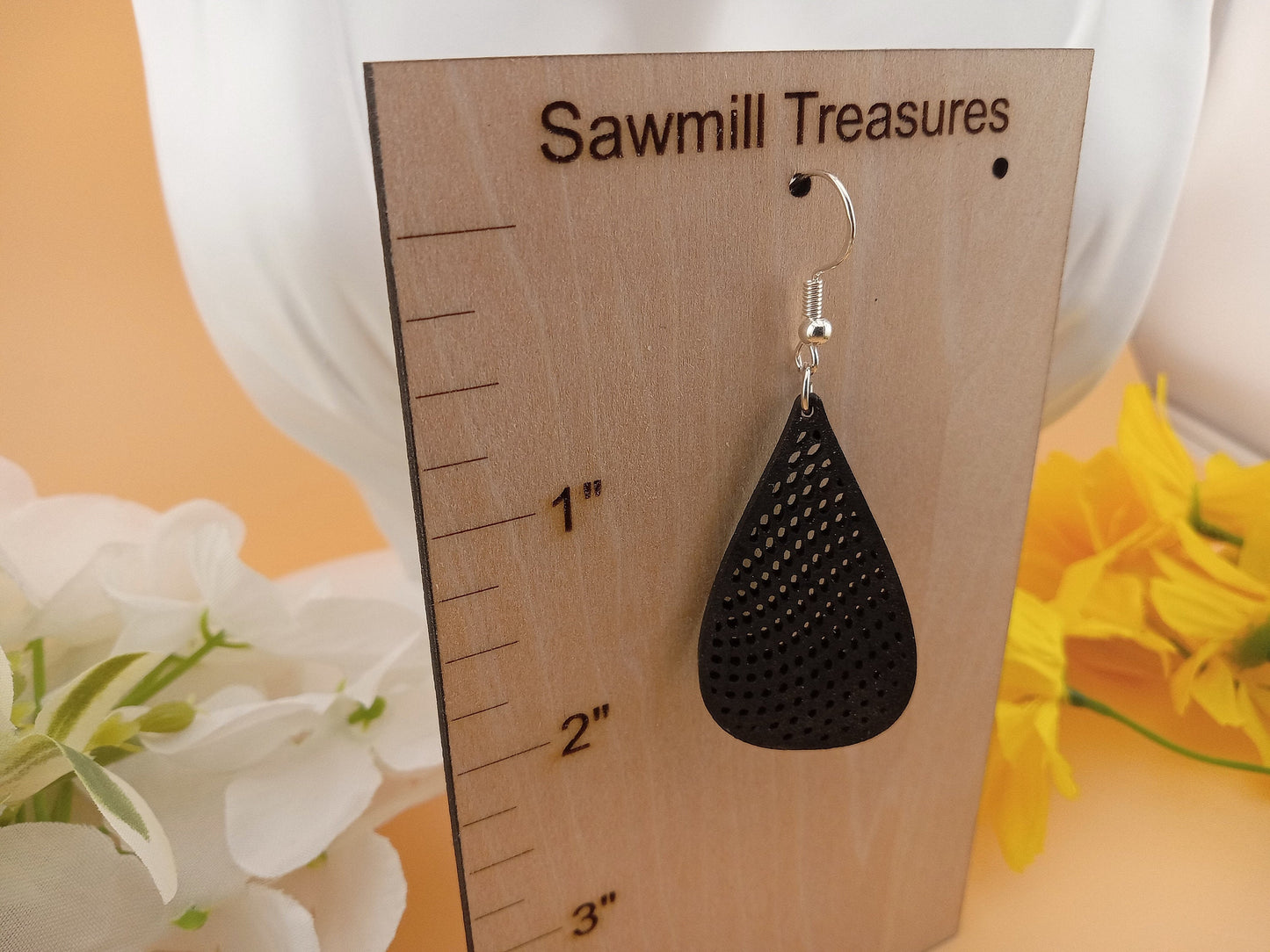 Teardrop mesh earrings