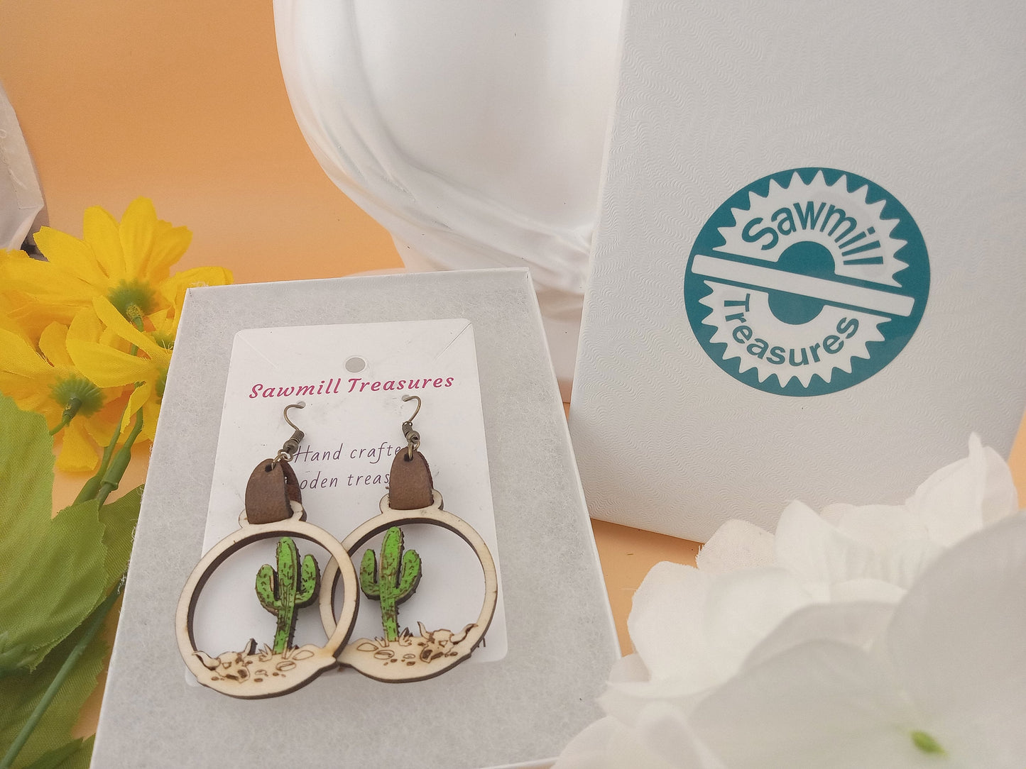Cactus earrings with leather connector