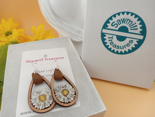 Teardrop daisy earrings with leather connector