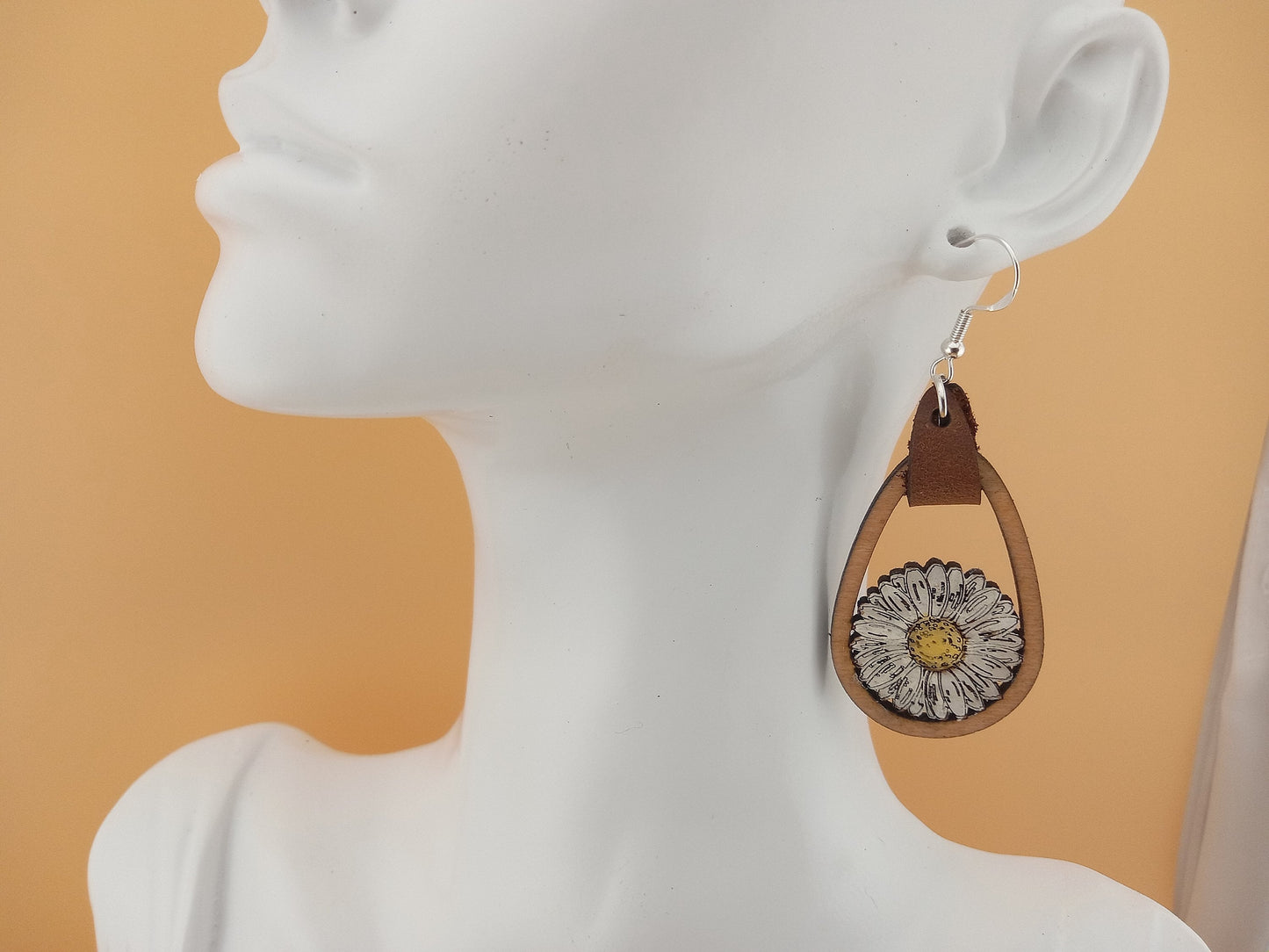 Teardrop daisy earrings with leather connector
